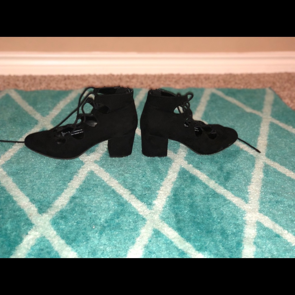 Black tie up booties